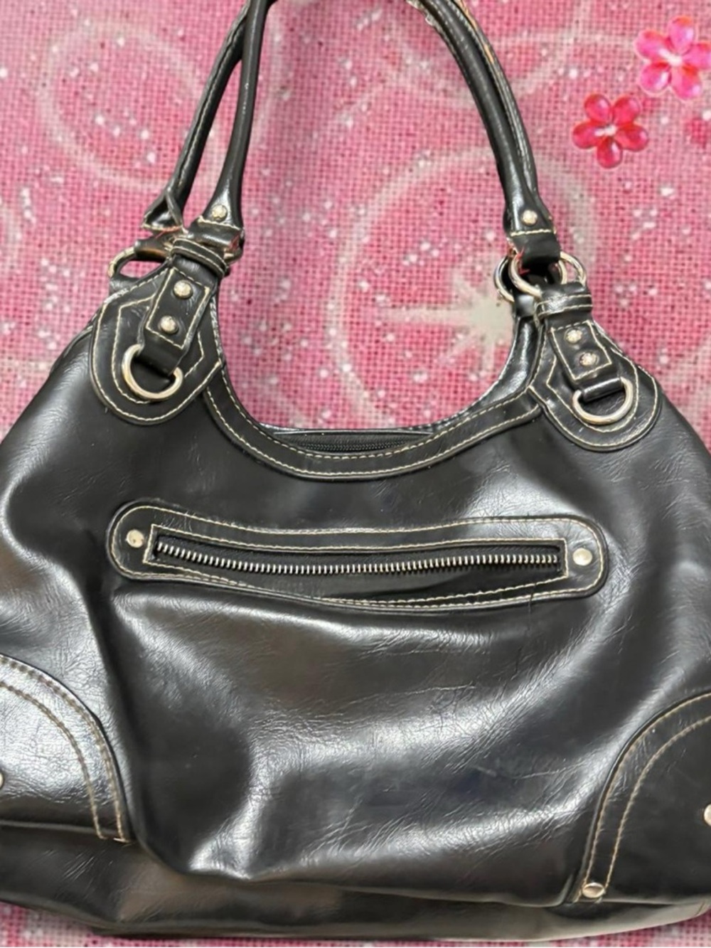 Classic Black Leather Shoulder Bag – Timeless Everyday Tote